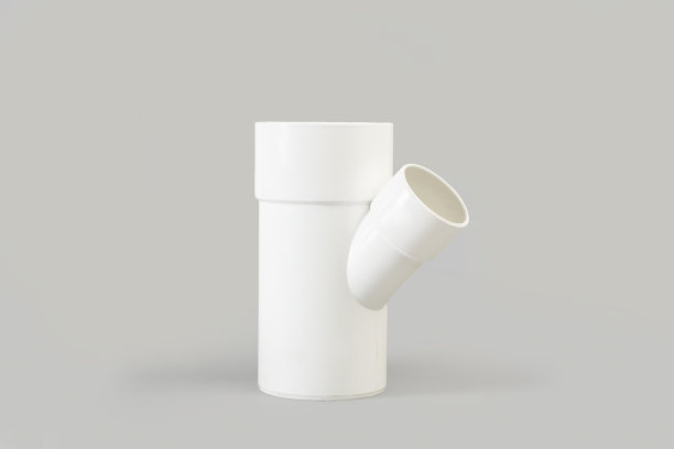 灰色背景上的白色塑料连接管图片 灰色背景上的白色塑料连接管图片下载