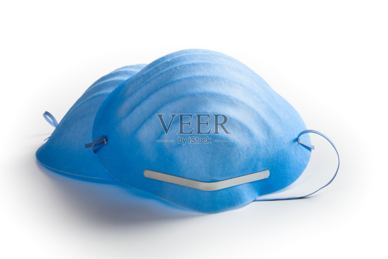 白色背景的蓝色外科口罩正版图片素材