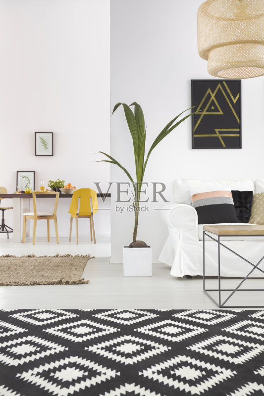 白色的室内装饰和地毯正版图片素材