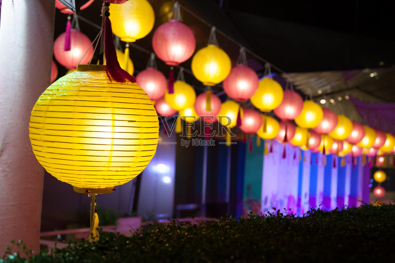 晚上的亚洲灯笼正版图片素材