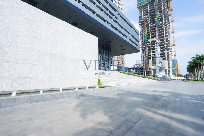 现代建筑前空荡荡的地板正版图片素材