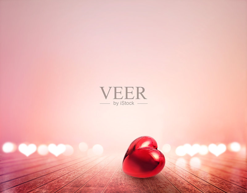 木地板上的红心和散焦为背景增添了活力正版图片素材