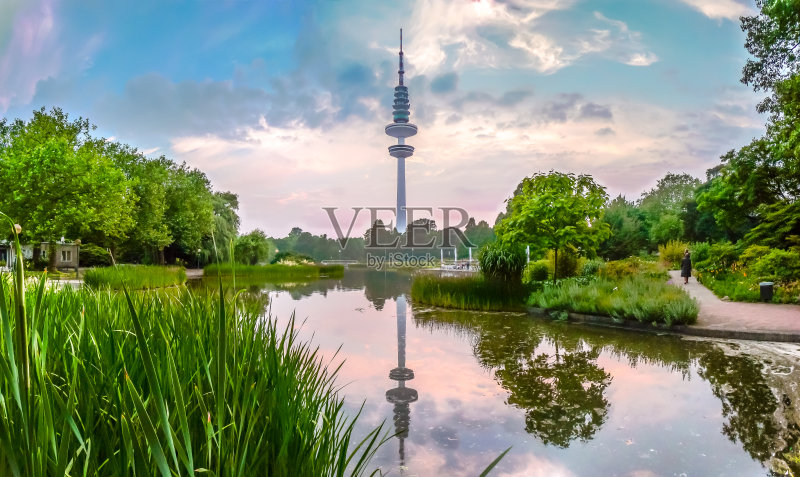 Planten um Blomen公园与著名的Heinrich-Hertz-Turm,汉堡,德国正版图片素材