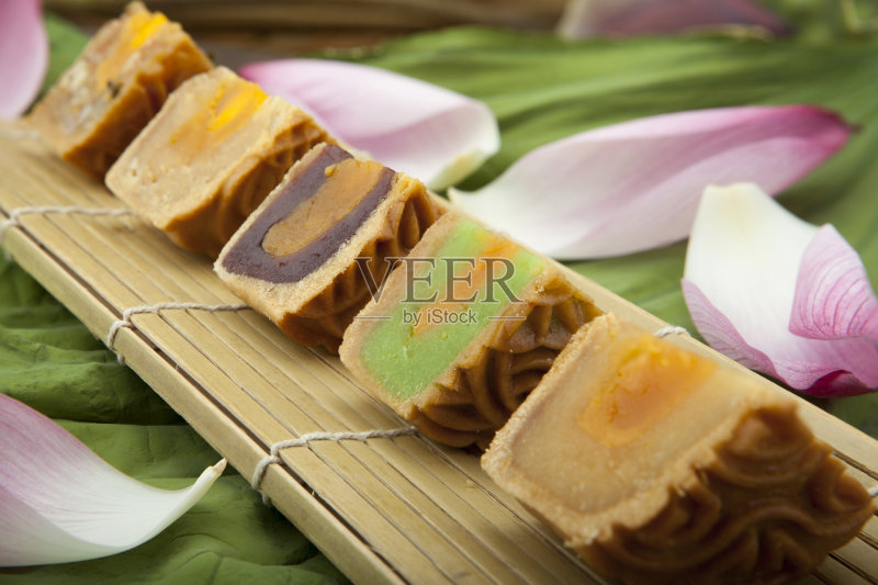 月饼和茶是越南-中国的中秋节食品正版图片素材