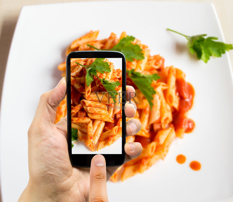 用手机拍通心粉正版图片素材