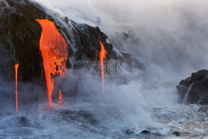 熔岩滴入海洋正版图片素材