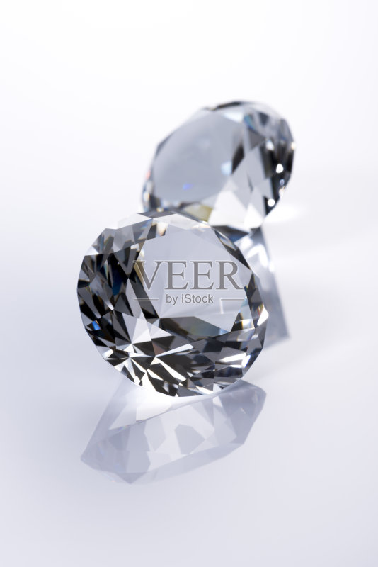 白色背景上的钻石正版图片素材