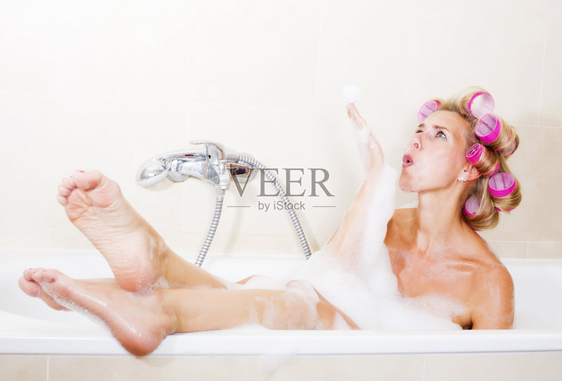 女人用卷发器正版图片素材