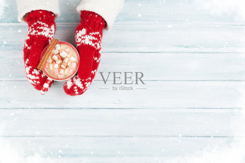 女性手握热巧克力正版图片素材