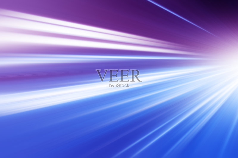 运动模糊了道路上的交通灯的图像。正版图片素材