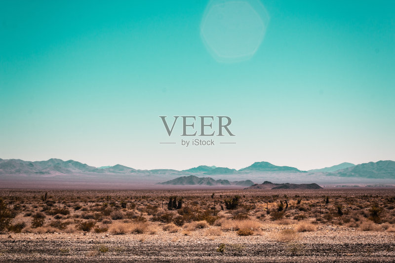 加州66号公路附近的莫哈韦沙漠正版图片素材