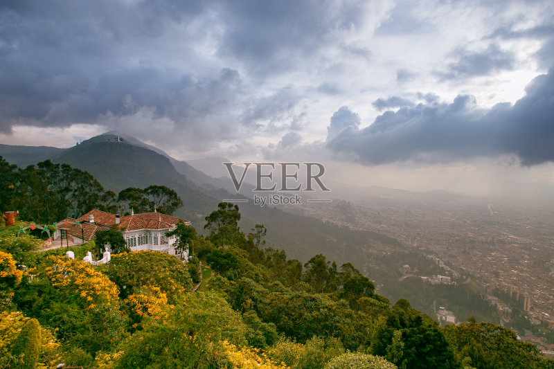 哥伦比亚蒙塞拉特山山顶的景色正版图片素材