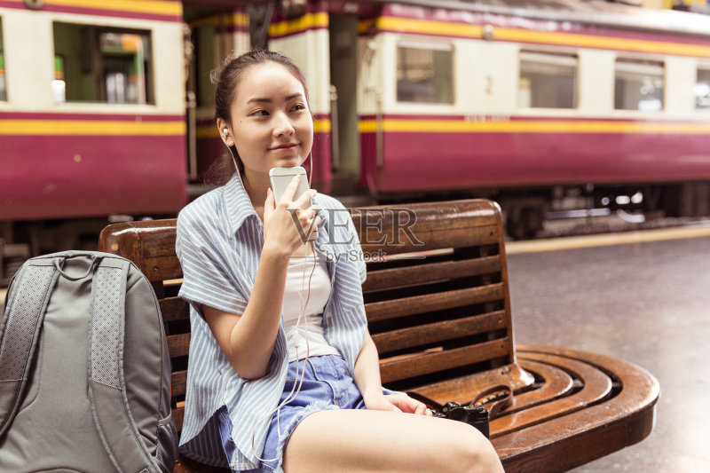 年轻的亚洲旅行正版图片素材