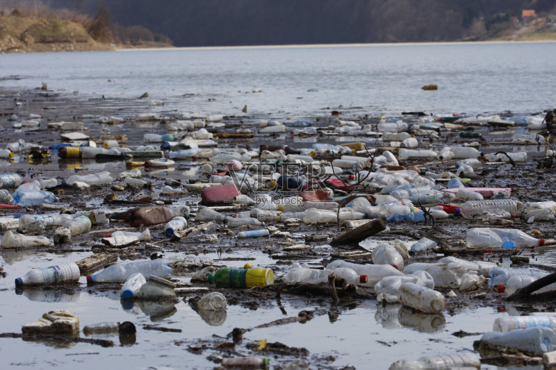 河里的垃圾正版图片素材