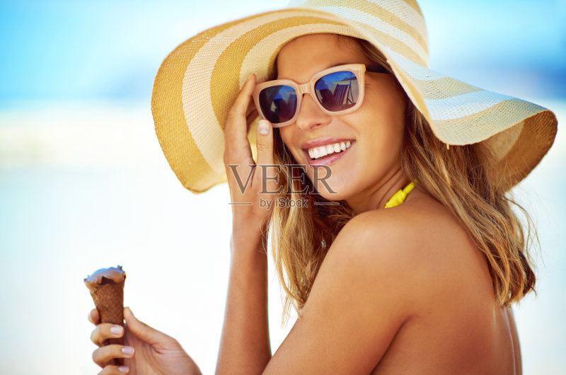 冰淇淋是夏日的完美伴侣正版图片素材