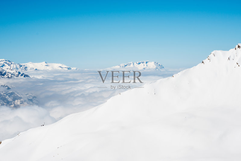 晴天的高山景观正版图片素材