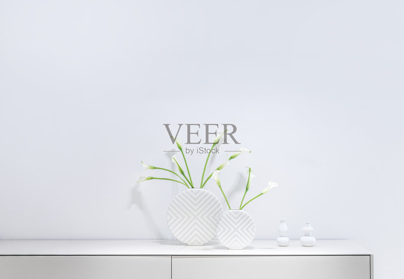 白色马蹄莲和百合花正版图片素材