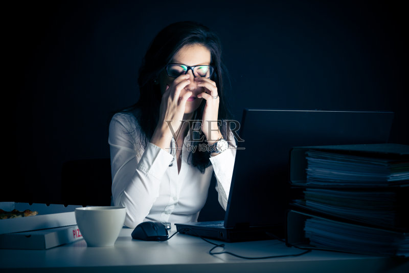 商人工作到很晚正版图片素材