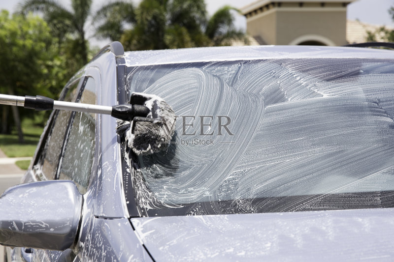 在家洗车正版图片素材