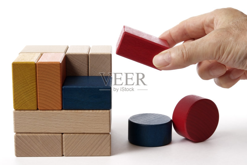 在白色背景上放置木块的孤立镜头正版图片素材