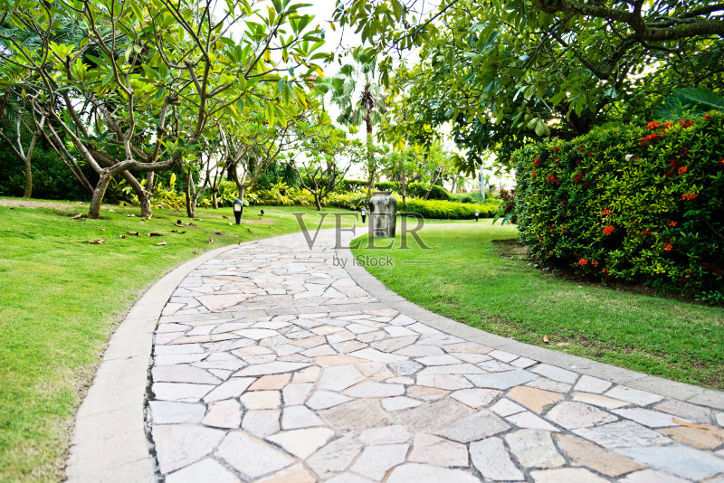 曲径在正式的花园正版图片素材