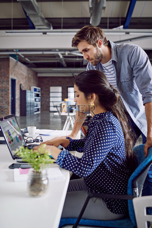 我可以借用你的观点…正版图片素材