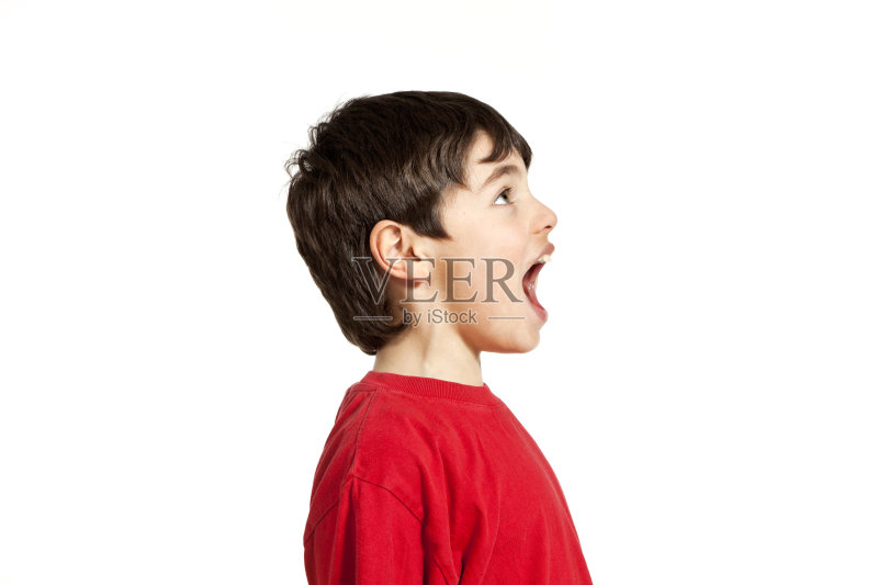 小男孩侧面图正版图片素材