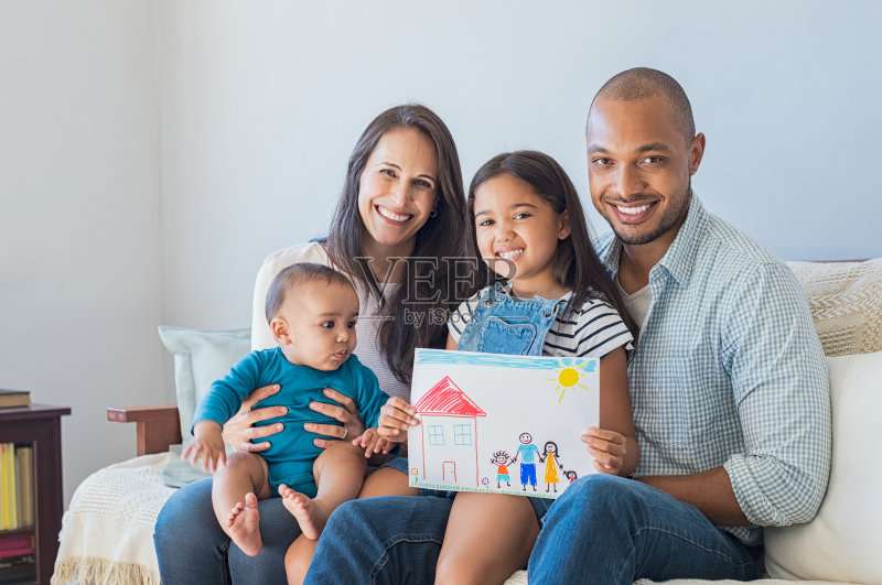 幸福的家庭和新家正版图片素材