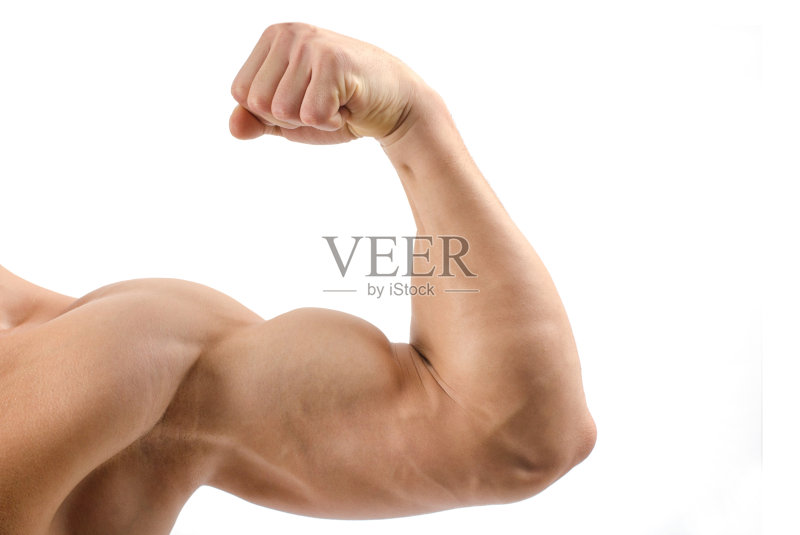 近距离观察一个健美运动员的二头肌和肩膀正版图片素材