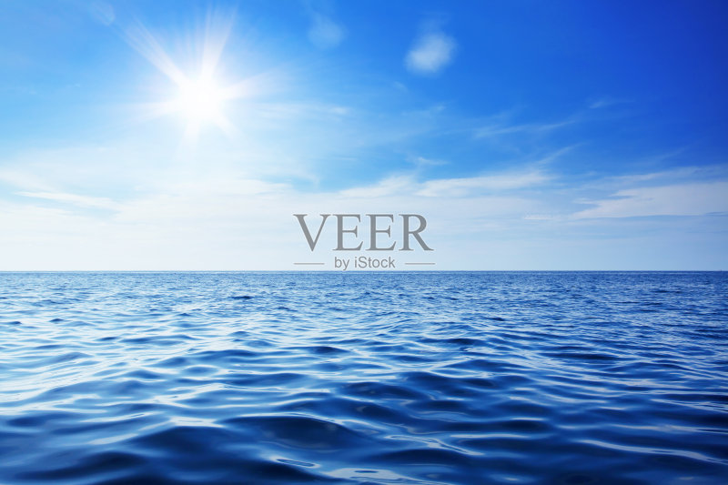 美丽的天空和蓝色的海洋正版图片素材