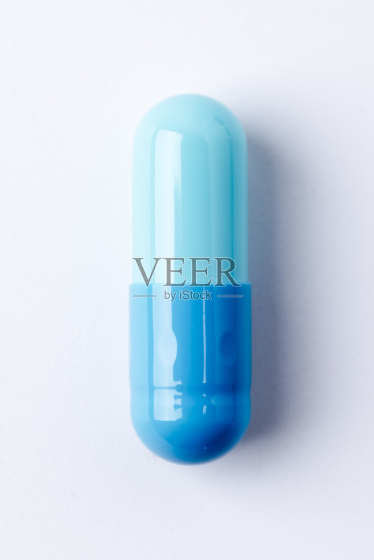 药丸胶囊孤立在白色背景。正版图片素材