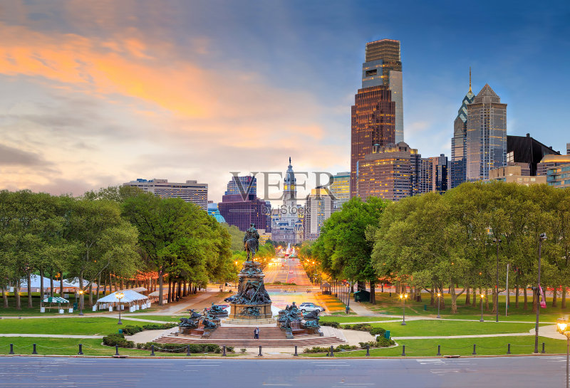 日落时分美丽的费城市区天际线正版图片素材