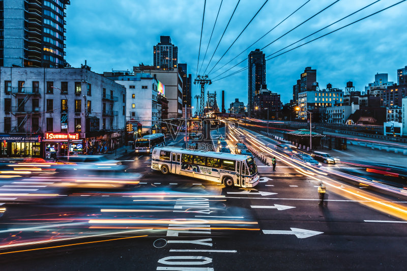 曼哈顿市中心Queensboro Bridge的日落景观。正版图片素材