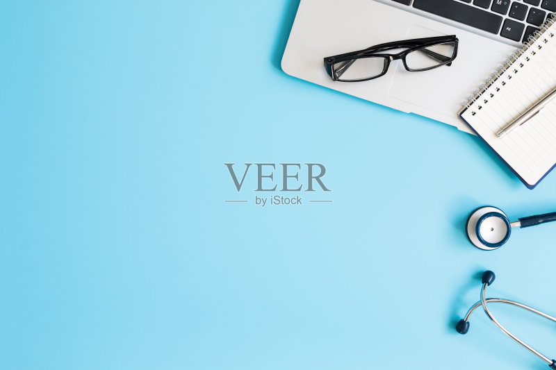 医生桌上的听诊器正版插画素材