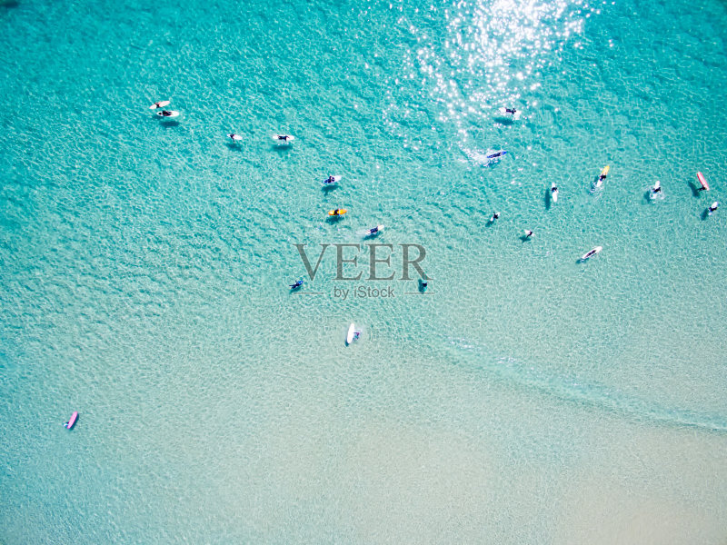 夏天海滩的鸟瞰图正版图片素材