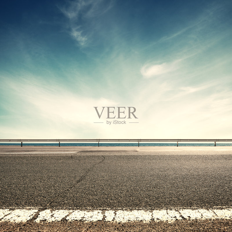 沥青公路和海岸线正版图片素材