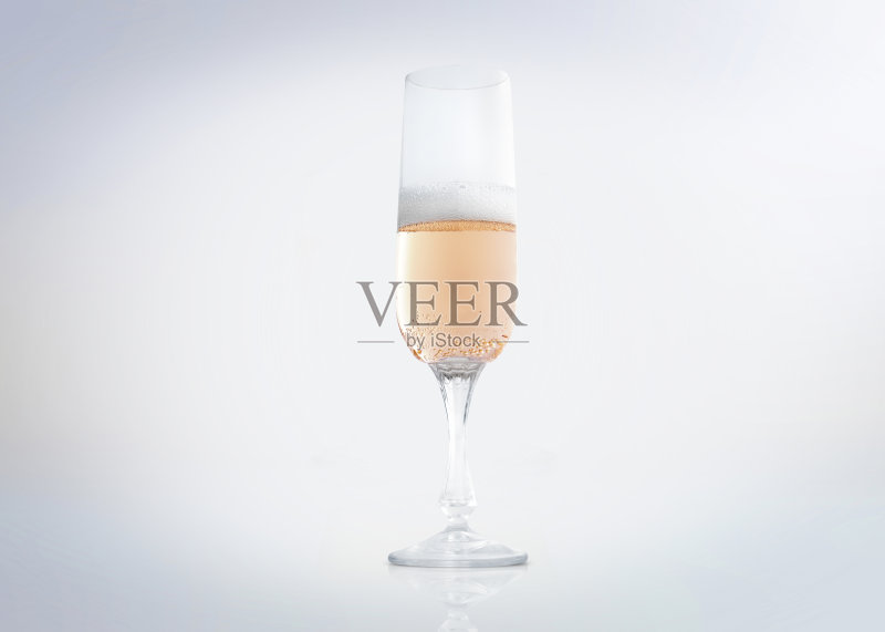 起泡的香槟或带有气泡的普罗塞克玻璃杯。正版图片素材