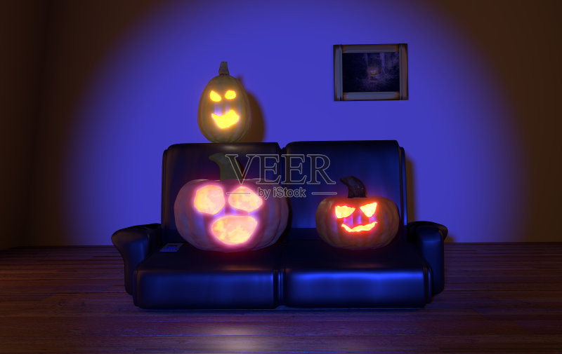 吓坏了的南瓜在晚上看电视正版图片素材