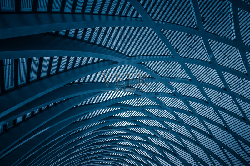 建筑物天花板的低角度视图正版图片素材