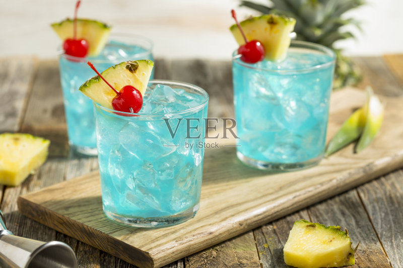 清爽蓝色夏威夷鸡尾酒潘趣正版图片素材