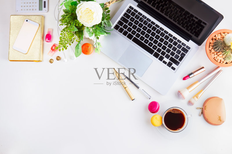 女性工作区,俯视图正版图片素材