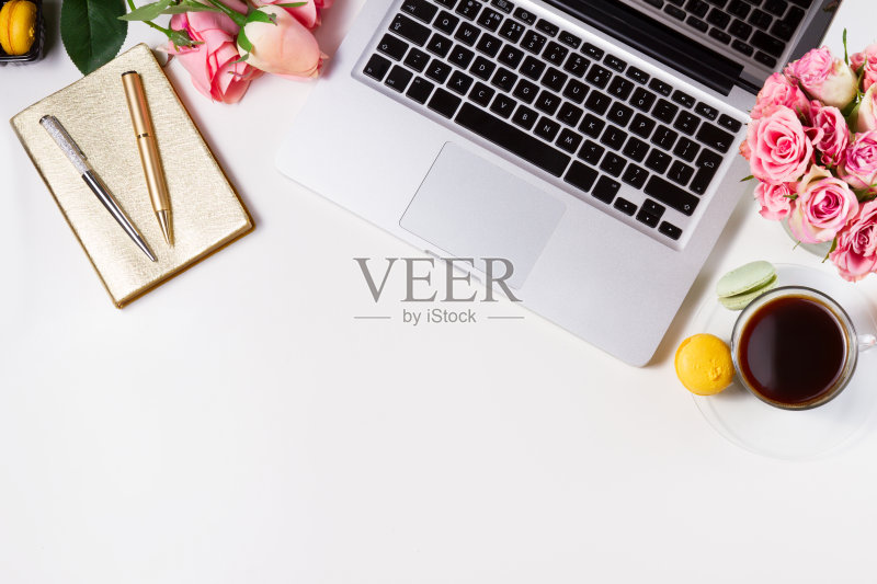 女性工作区,俯视图正版图片素材