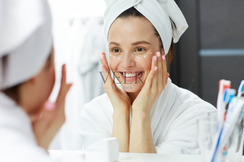 纵容眼霜正版图片素材