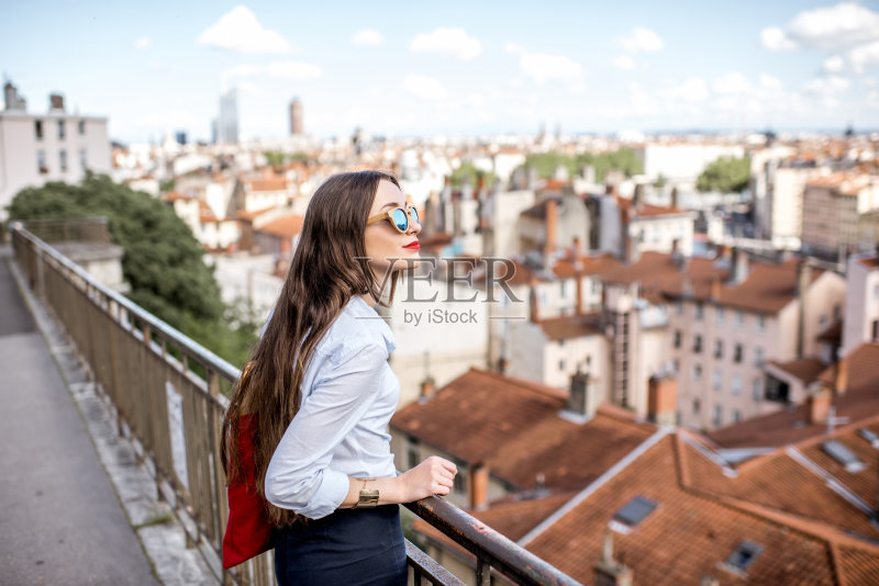 里昂的女人正版图片素材
