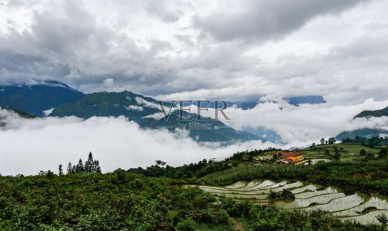 山和云在萨帕-越南形象股票正版图片素材