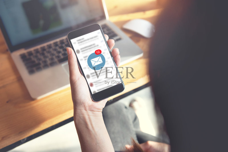 模拟手机上的新信息。正版图片素材