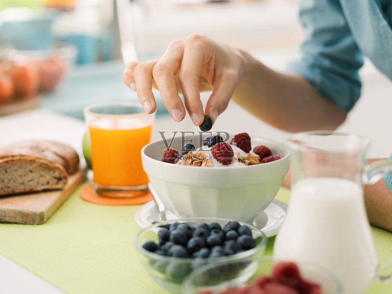 在家吃健康早餐正版图片素材