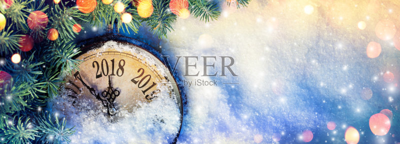 2018年新年-庆祝与拨号时钟上的雪-复古滤镜正版插画素材