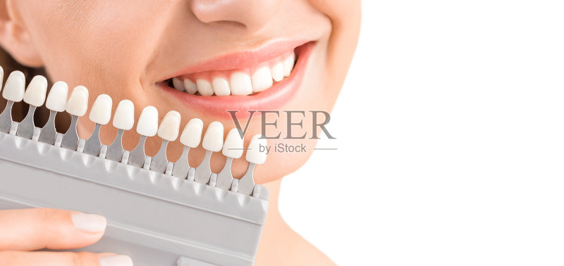 美丽的微笑和洁白的牙齿,一个年轻女子。正版图片素材