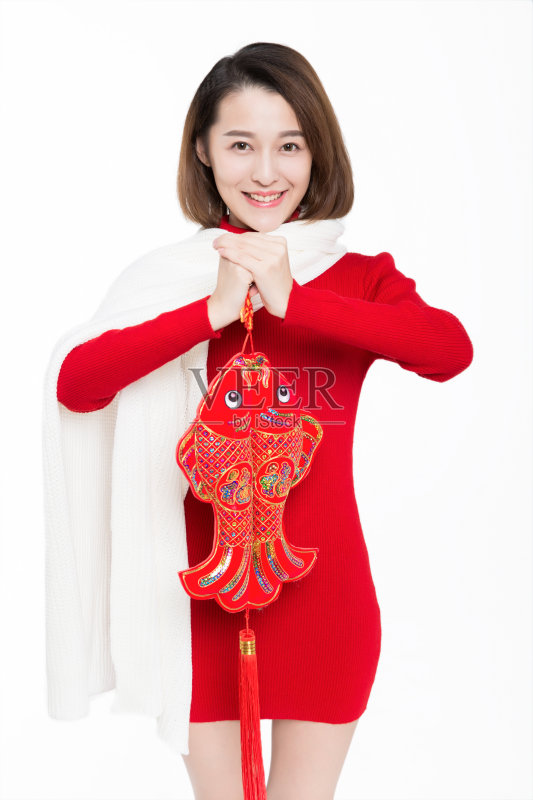 漂亮的女孩拿着春节装饰品正版图片素材